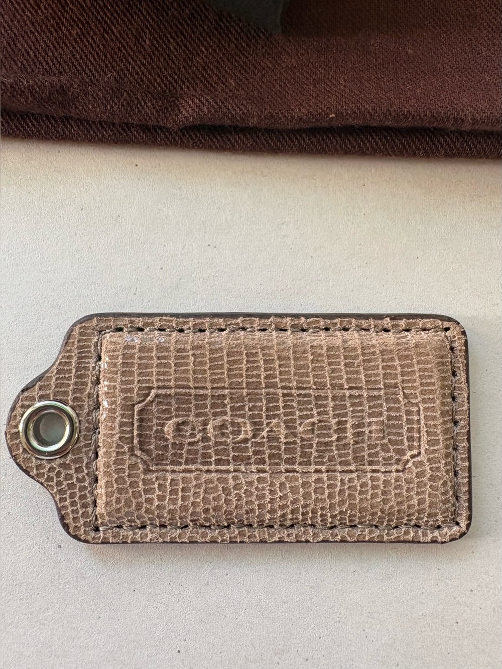 Y2K Coach Lizard Embossed Vintage Leather Hang Tag Tan Bag Charm | 2.5” - Picture 4 of 9